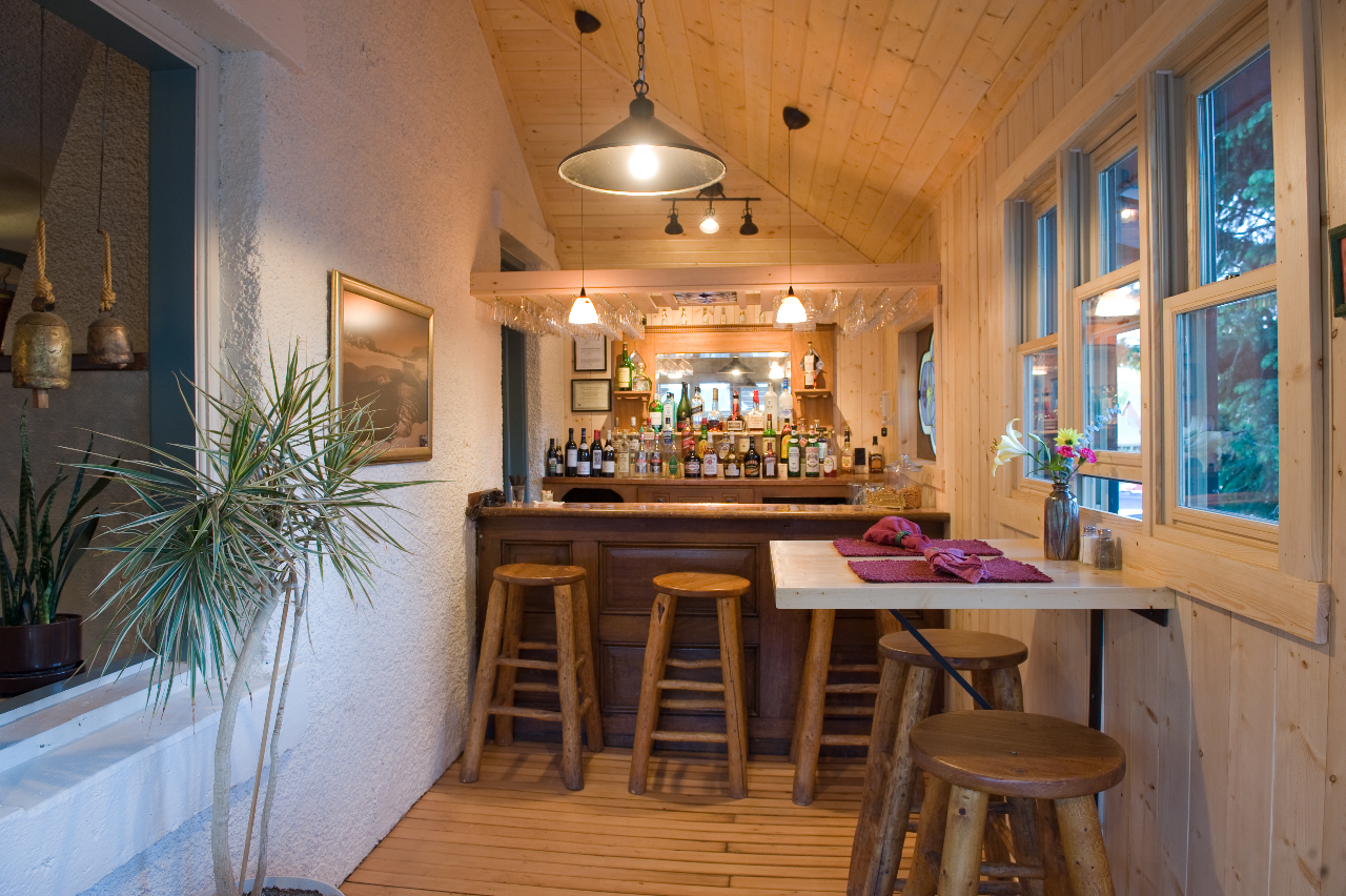 Guest Bar Crested Butte Lodging Amenities