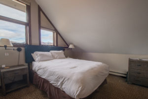 Room #15 - 3rd Floor Queen with NO Balcony
